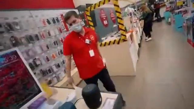 Бизнес в 71 год! Вручение подарка, Яндекс-станции, в проекте "Живая очередь" смотреть онлайн