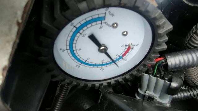 Нормальное давление бензонасоса. Давление бензонасоса g4gc. Давление в топливной рампе уаз 409 инжектор. Замер давления топлива митсубиси паджеро спорт 2000. Нормальное давление бензонасоса.