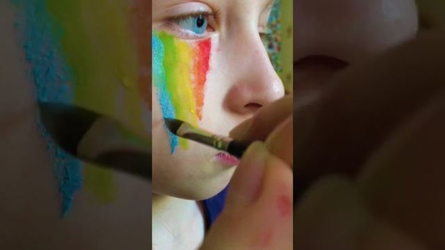 МАКИЯЖ КРАСКАМИ ПО ЛИЦУ И СТРАШНЫЕ БРОВИ смотреть онлайн