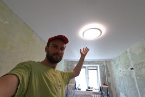 Делаем матовый натяжной потолок в спальной комнате
