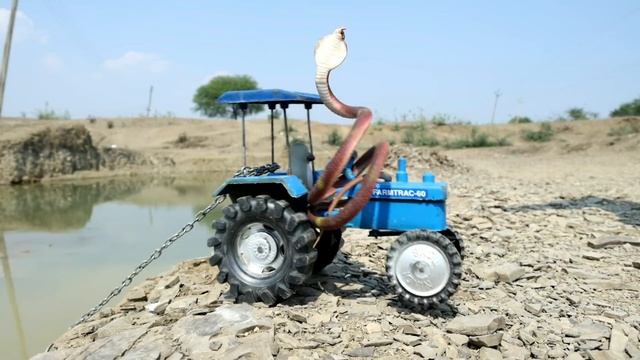 Кобра-тракторист спасает грузовик смотреть онлайн