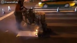 Как в Китае наносят дорожную разметку