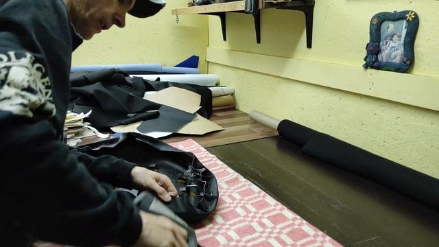 Как закрепить чехол на сиденье скутера?!