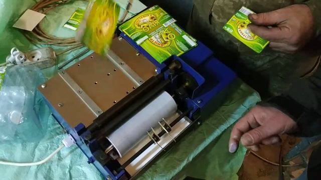 Клеемазка нанесение клея на этикетки