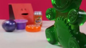 Кола Ментос и Желейный Медведь Лаки в Арбузе - Эксперимент