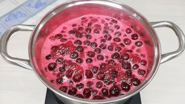 Ароматное вишнёвое варенье с ванильным вкусом. Самый простой и быстрый рецепт варенья из вишни.