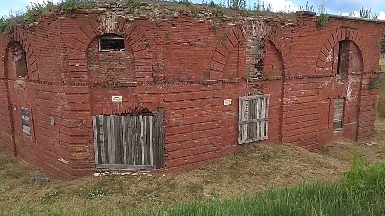 Бобруйская крепость в городе Бобруйск. Засыпанная крепость звезда. Белоруссия 2023