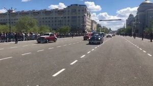 Ретро-автомобили проехали по площади Ленина на День города в Чите