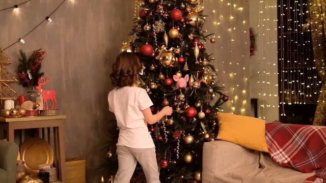 Буктрейлер Приключения новогодних игрушек Е. Ракитина смотреть онлайн