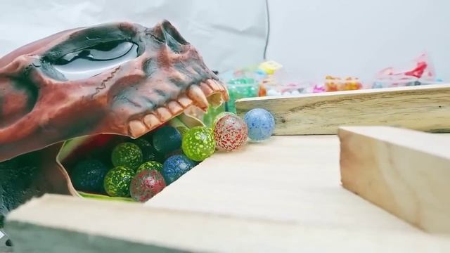 Шарики катаются по лабиринту_видео для детей_2023_66 смотреть онлайн