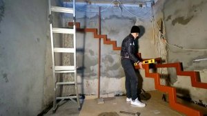 Установка лестницы ЛОМАНЫЙ КОСОУР #1