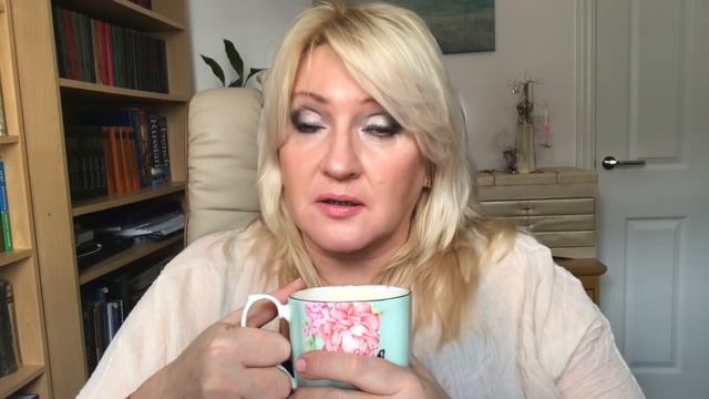 Разговор за чашкой чая: Толстая??? Нет - полненькая... смотреть онлайн