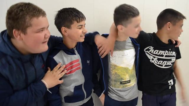 чуть ухо не оторвали ))))) смотреть онлайн