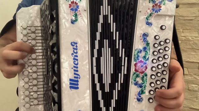 Называют меня не красивою. Показываю медленно кнопки смотреть онлайн