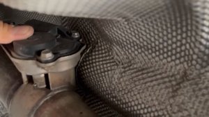 Когда заводишь появляется треск BMW G30