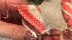 Как вязать крючком конфеты на елку .