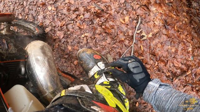 Iesire "ANTRENAMENT" 2 | Szabi Face Daune Minore | Mitas XT754 | #HardEnduroVlog109 смотреть онлайн