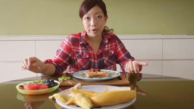 Fussy Eaters - Easy Angry Bird Breakfast for Kids! смотреть онлайн