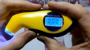 Цифровой автомобильный манометр с AliExpress