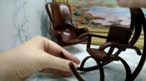 Мебель для куклы: кресло и кресло-качалка.