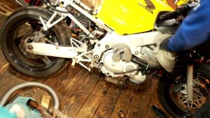 Honda CBR 600 F4 "стучит мотор?"