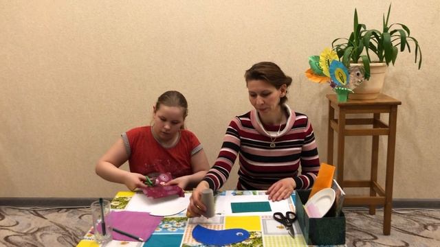 Поделка "Птичка" с педагогом садика Ольгой Сергеевной смотреть онлайн