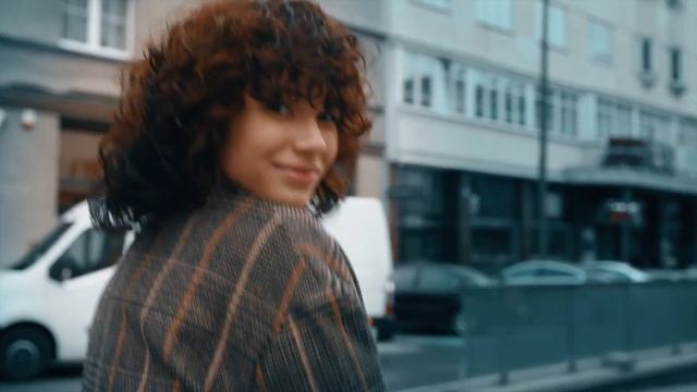 How to create the #dimensionalbrunette hair look смотреть онлайн