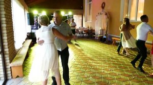 ЦВІТЕ ТЕРЕН КОЛО ХАТИ