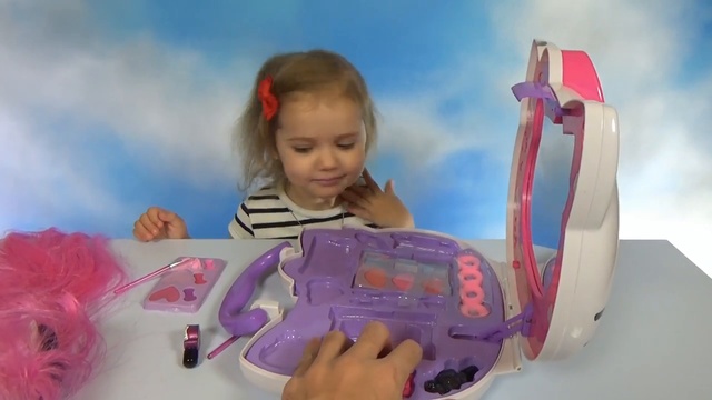 Хеллоу Китти набор косметики и парик распаковка косметички Hello Kitty makeup ki (1) смотреть онлайн