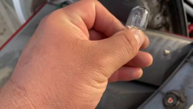 How to Change the Brake light bulb on a Nissan Rogue 2006-2015 смотреть онлайн