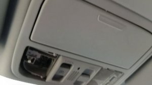 Замена лампочек в плафоне салона Honda CR-V 3/Replacing light bulbs in the interior lamp of a Honda