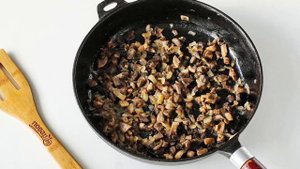 Салат Каприз с курицей и грибами