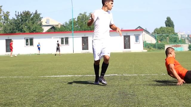 КАК СТАТЬ ХОРОШИМ ЗАЩИТНИКОМ В ФУТБОЛЕ | ОБУЧЕНИЯ.#1 смотреть онлайн