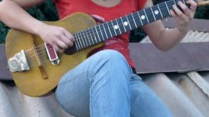 Stevie Ray Vaughan - Scuttle Buttin' (GIRL PLAYING)