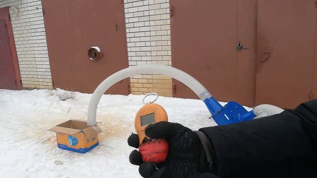 Видео обзор работы зернодробилки пневматической молотковой  "Ур" 2,2 кВт.