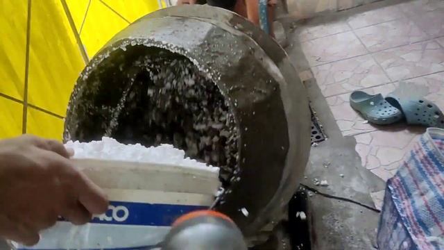 Делай сам. изготовление пенопласт-раствора.Продолжение -3, утепление стены пенопласт-раствором. смотреть онлайн