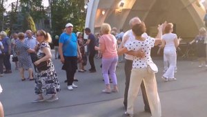 А ЛЕТО ЦВЕТА НЕБА! ТАНЦЫ ХАРЬКОВ УКРАИНА СЧАСТЛИВЫЕ ДНИ