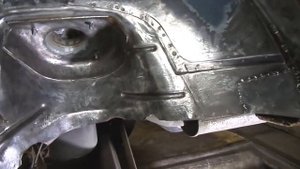 Ауди 100 С4 ремонт кузова. Зачистка сварных швов. Удаление ржавчины. Первичное грунтование. Часть 3