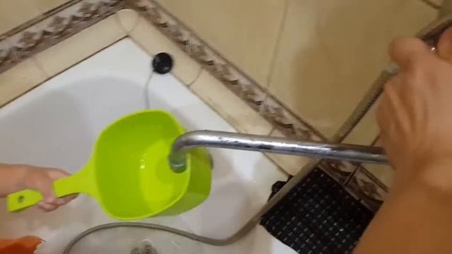 Закалка ребёнка в 2 года. Обливается сам! смотреть онлайн