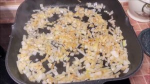 Медальоны из свиной вырезки в сливочно-грибном соусе, как правильно пожарить свинину.