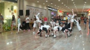 Танец под медленную музыку.