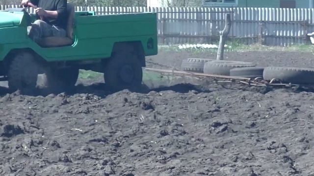 боронование огорода автомобилем 4X4