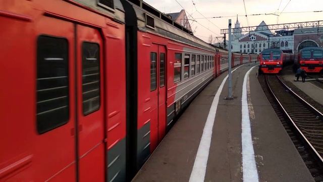 ЭД4М-0127, возвращение на Казанское направление. Отправление с Казанского вокзала до ст. "Шиферная" смотреть онлайн