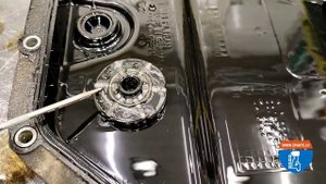 BMW X5 E70 ZF 6HP28X замена масла в АКПП и раздаточной коробке (www zparts.lv)