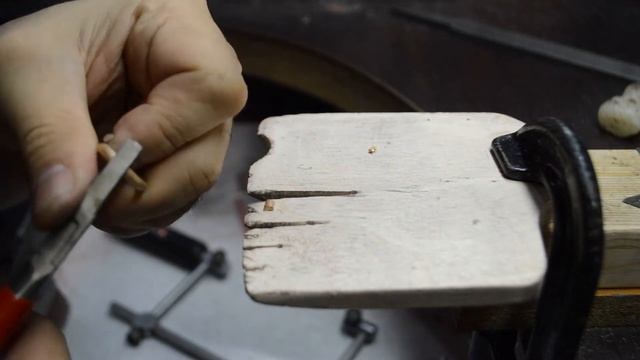 Обручальное кольцо с бриллиантом смотреть онлайн