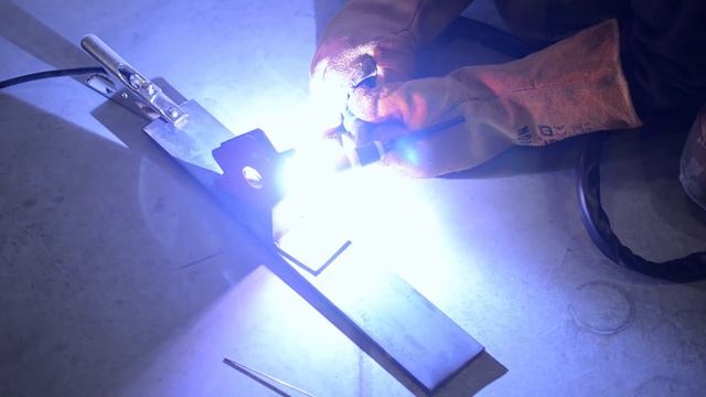 První svařování - Jasic TIG 200P AC/DC E101 смотреть онлайн