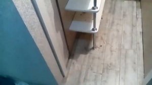 Двери-купе межкомнатные без нижней направляющей. Зеркало в рамке своими руками.Полочки в кладовку