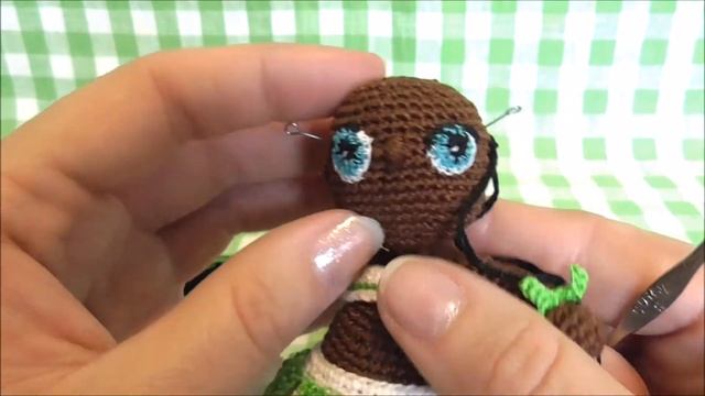 Как сделать волосы для вязаной куклы. Вязаная крючком кукла. смотреть онлайн