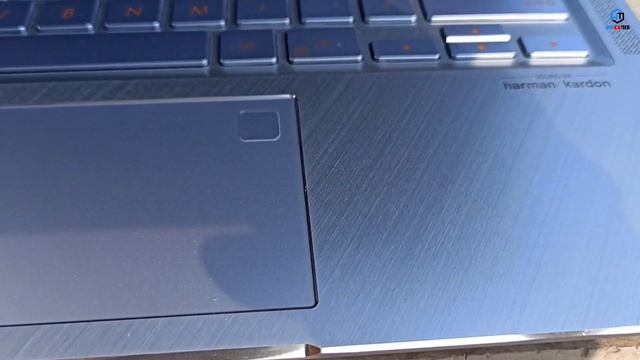 Asus Zenbook 14 UM431D Laptop First Look & Quick Review in Hindi смотреть онлайн