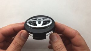 Колпак на литой диск Toyota черный 62 мм.